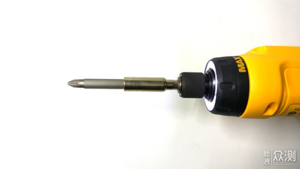 科技与效率的完美融合 内置陀螺仪、自由变形电动螺丝刀